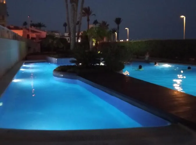 Appartement Cormorant Suite, Sea Terrace & Pools